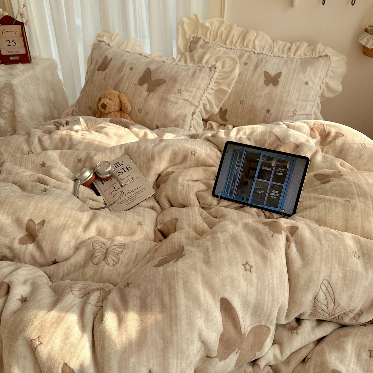 91家纺网 家纺一手货源 找家纺 轻奢坊 2025新款牛奶绒5D烂花韩版法式花边四件套-蝶梦 蝶梦咖