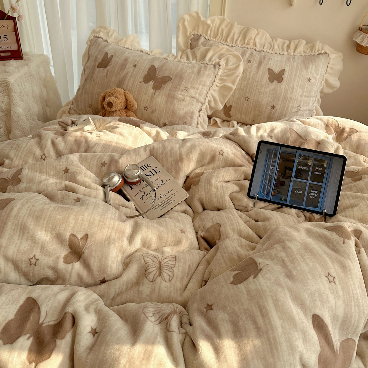 91家纺网 家纺一手货源 找家纺 轻奢坊 2025新款牛奶绒5D烂花韩版法式花边四件套-蝶梦 蝶梦咖