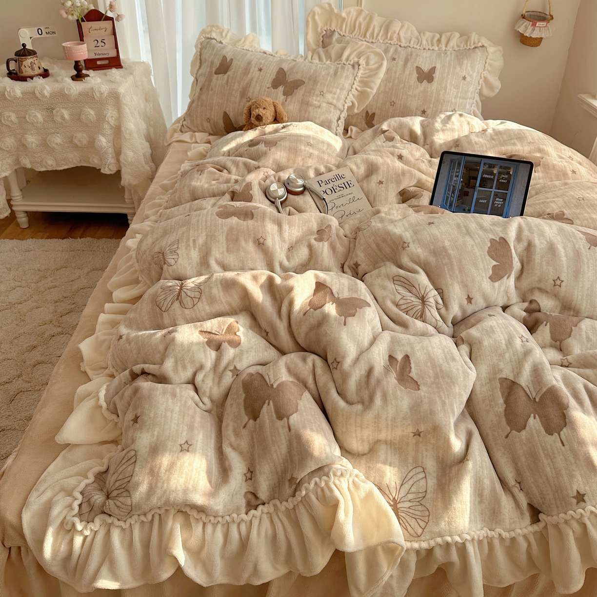 91家纺网 家纺一手货源 找家纺 轻奢坊 2025新款牛奶绒5D烂花韩版法式花边四件套-蝶梦 蝶梦咖