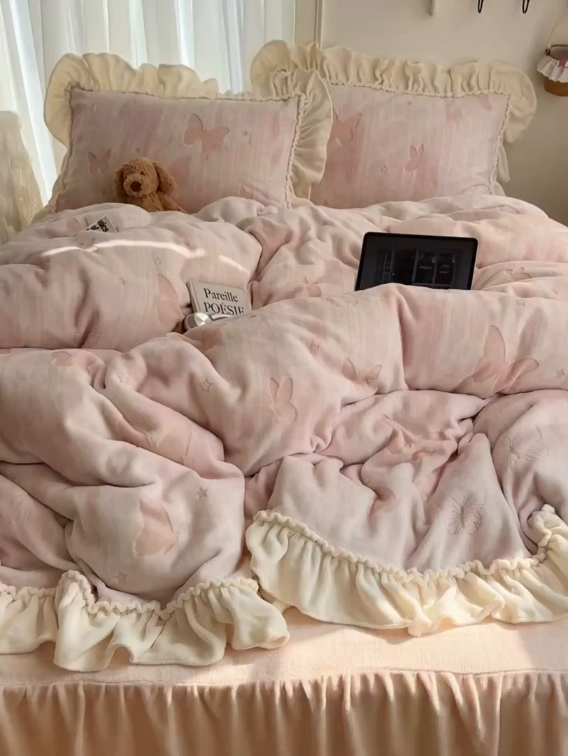 91家纺网 家纺一手货源 找家纺 轻奢坊 2025新款牛奶绒5D烂花韩版法式花边四件套-蝶梦 蝶梦粉