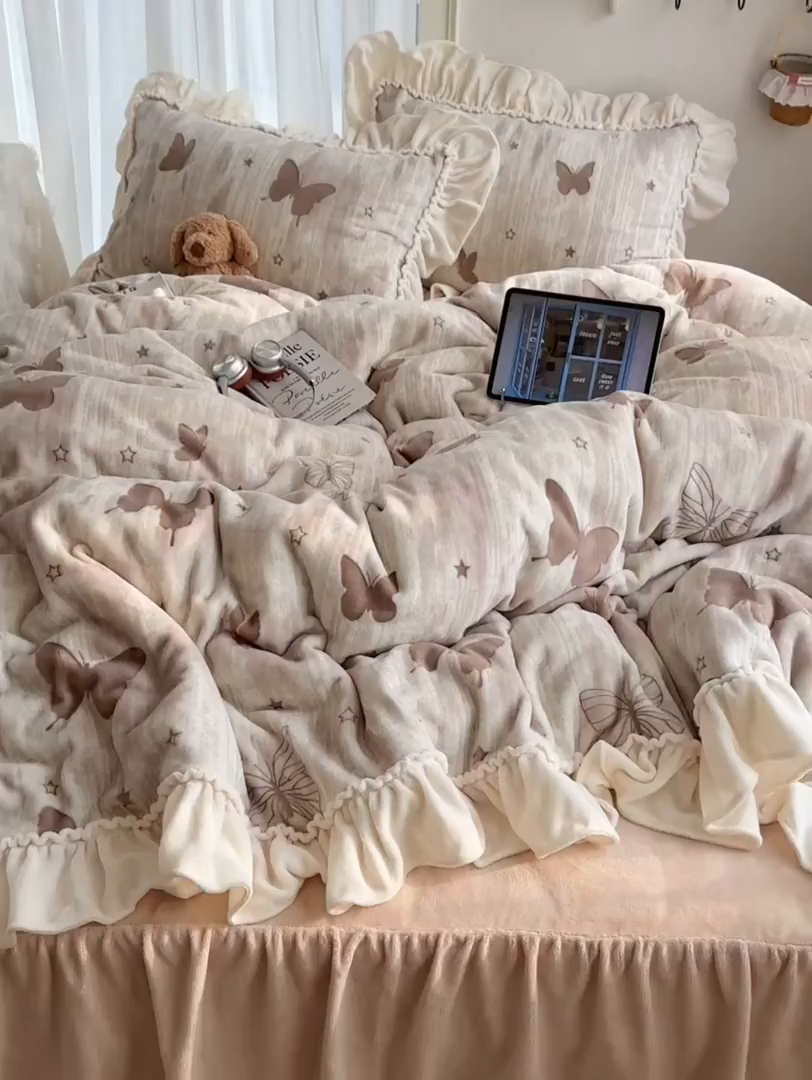 91家纺网 家纺一手货源 找家纺 轻奢坊 2025新款牛奶绒5D烂花韩版法式花边四件套-蝶梦 蝶梦咖