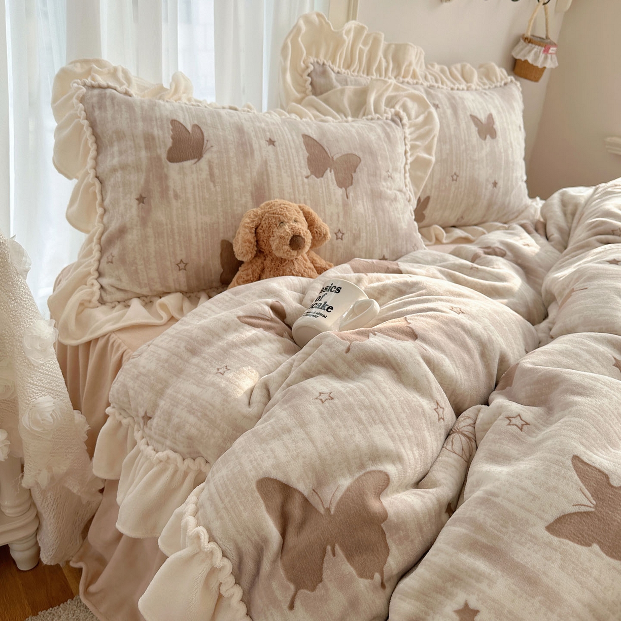 91家纺网 家纺一手货源 找家纺 轻奢坊 2025新款牛奶绒5D烂花韩版法式花边四件套-蝶梦 蝶梦咖