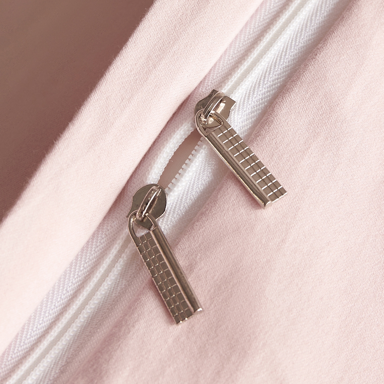 91家纺网 家纺一手货源 找家纺 （总）怡家居 2025新款全棉60S磨毛绣花四件套--光栅系列