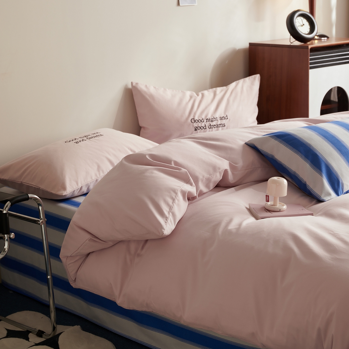 91家纺网 家纺一手货源 找家纺 （总）怡家居 2025新款全棉60S磨毛绣花四件套--光栅系列