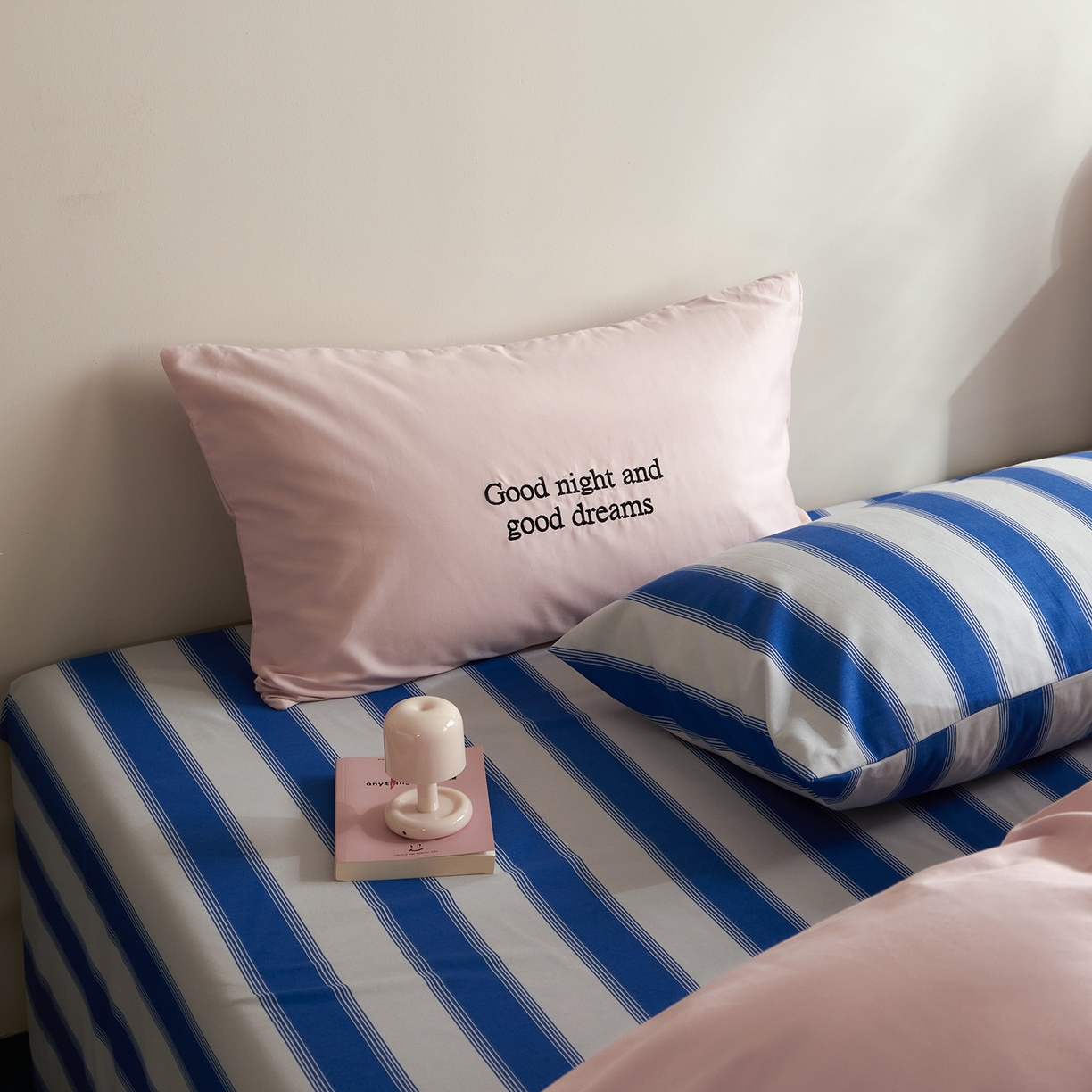 91家纺网 家纺一手货源 找家纺 （总）怡家居 2025新款全棉60S磨毛绣花四件套--光栅系列