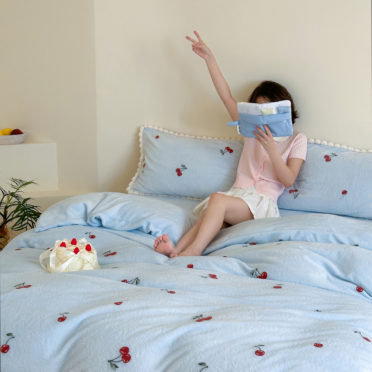 91家纺网 家纺一手货源 找家纺 圆岛家纺 2025新款高克重雕花绒牛奶绒印花四件套-樱桃 樱桃-蓝