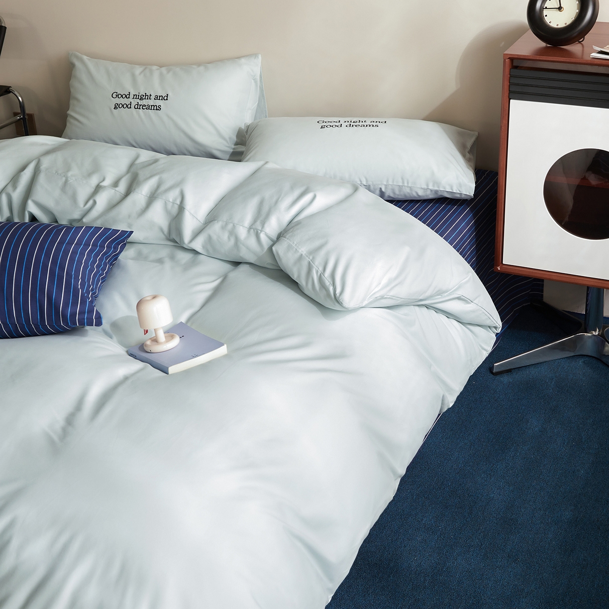 91家纺网 家纺一手货源 找家纺 怡家居 2025新款全棉60S磨毛绣花四件套--光栅系列 光栅-兰