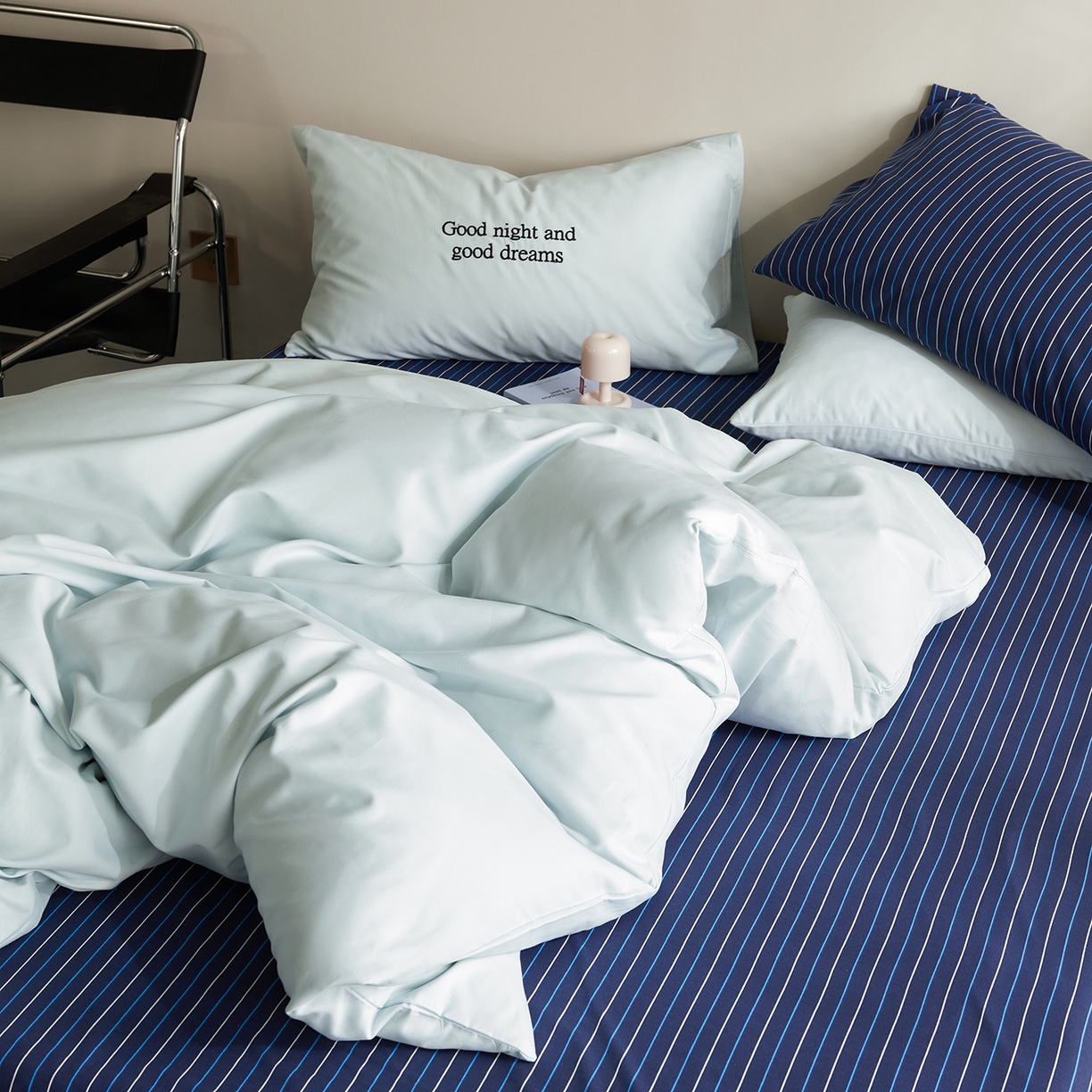 91家纺网 家纺一手货源 找家纺 怡家居 2025新款全棉60S磨毛绣花四件套--光栅系列 光栅-兰