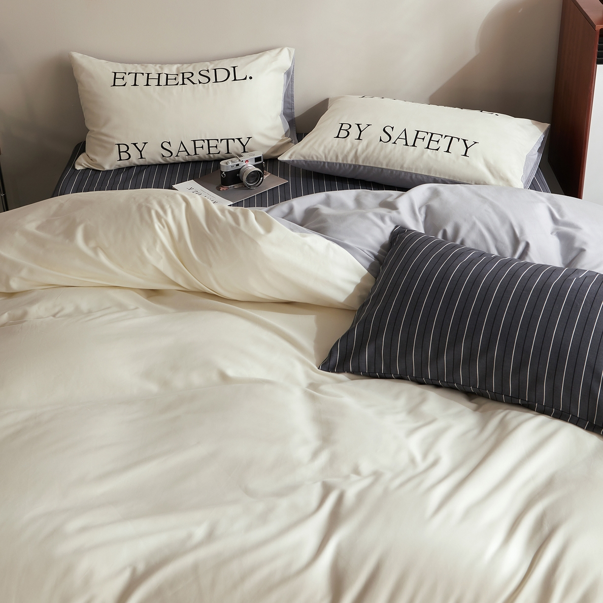 91家纺网 家纺一手货源 找家纺 怡家居 2025新款全棉60S磨毛绣花四件套--光栅系列 光栅-浅灰