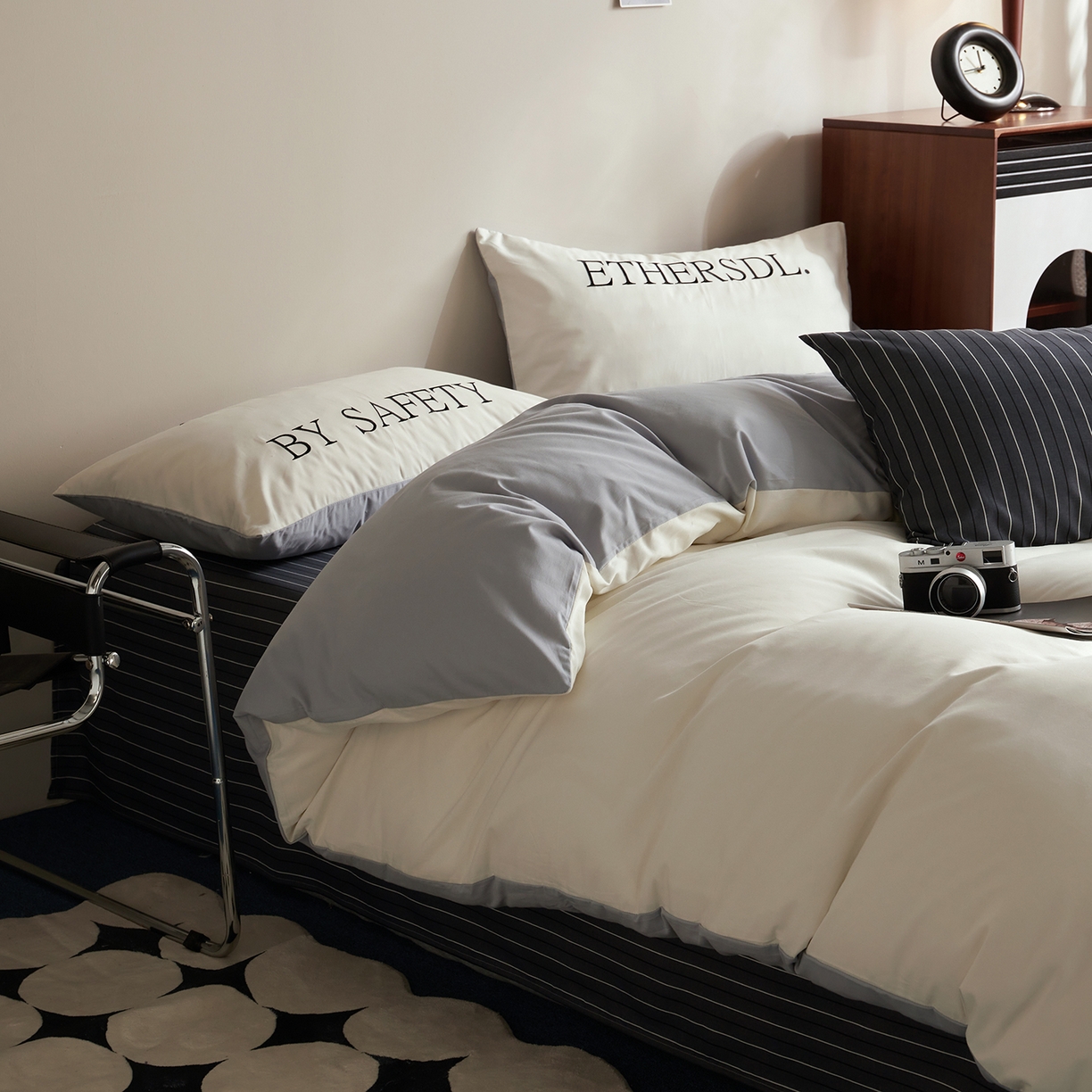 91家纺网 家纺一手货源 找家纺 怡家居 2025新款全棉60S磨毛绣花四件套--光栅系列 光栅-浅灰