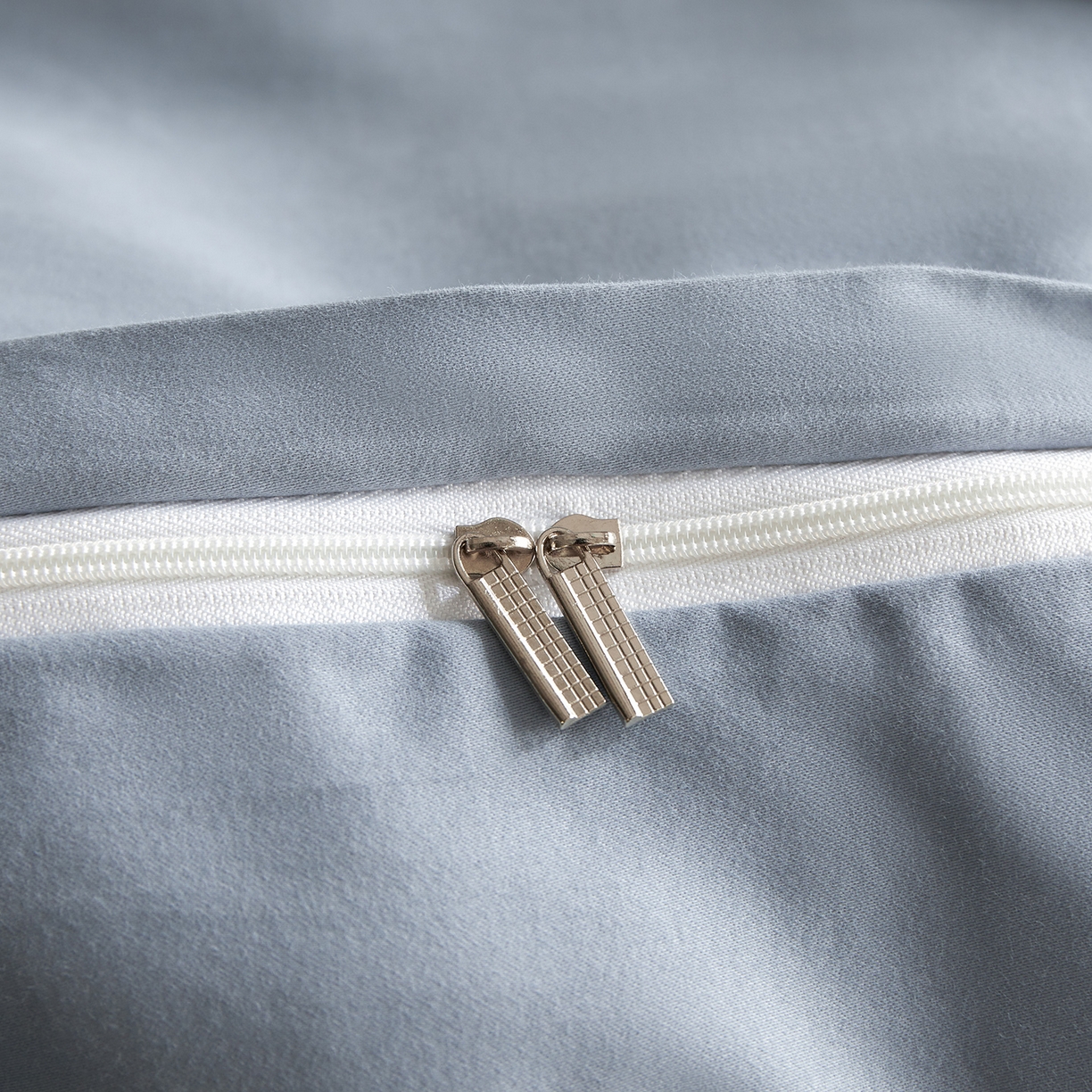 91家纺网 家纺一手货源 找家纺 怡家居 2025新款全棉60S磨毛绣花四件套--光栅系列 光栅-牛仔蓝