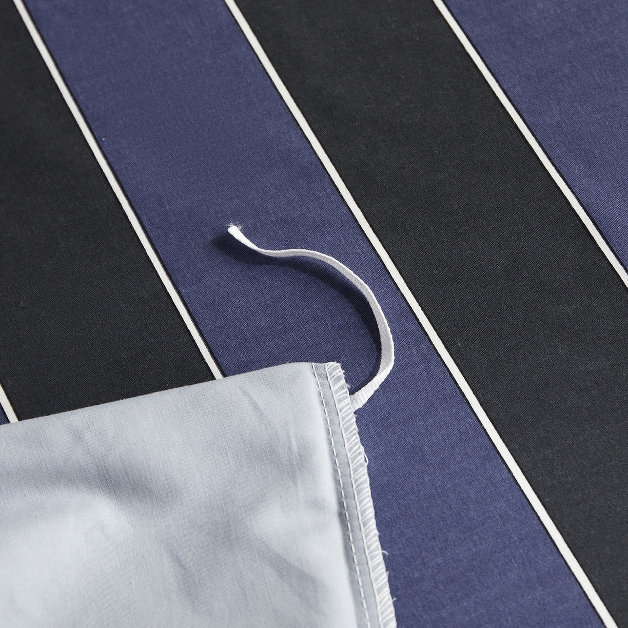 91家纺网 家纺一手货源 找家纺 怡家居 2025新款全棉60S磨毛绣花四件套--光栅系列 光栅-牛仔蓝