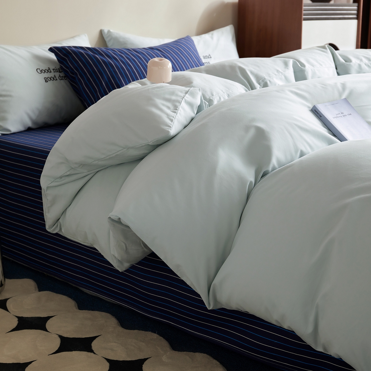 91家纺网 家纺一手货源 找家纺 怡家居 2025新款全棉60S磨毛绣花四件套--光栅系列 光栅-兰