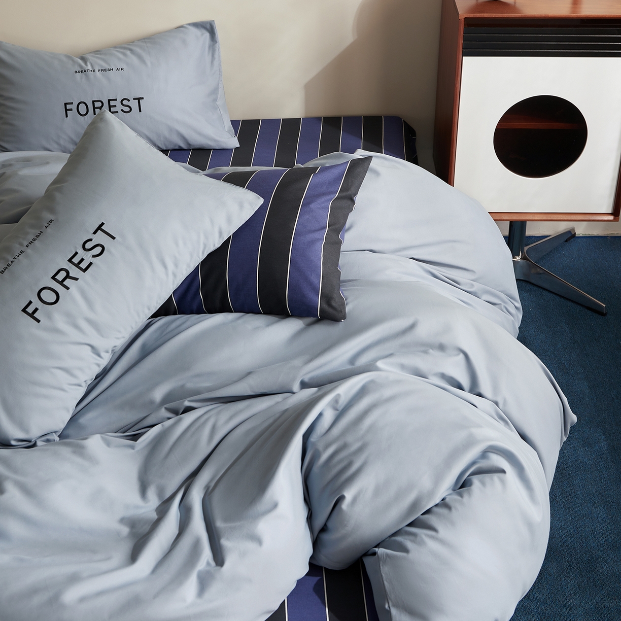 91家纺网 家纺一手货源 找家纺 怡家居 2025新款全棉60S磨毛绣花四件套--光栅系列 光栅-牛仔蓝