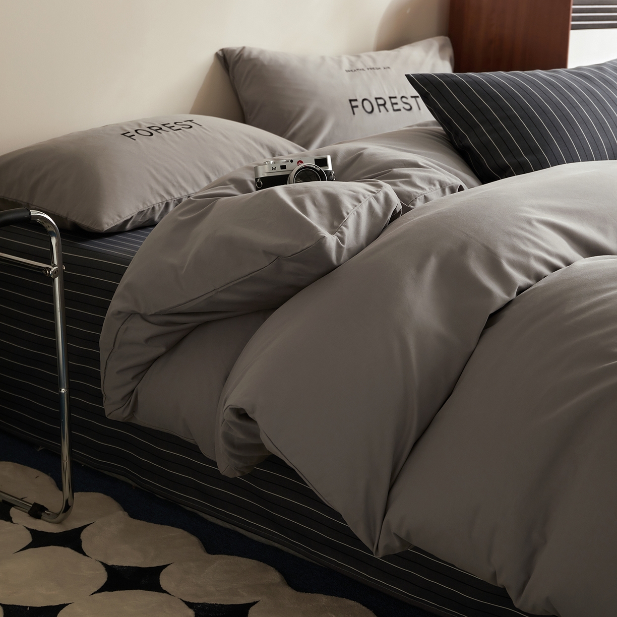 91家纺网 家纺一手货源 找家纺 怡家居 2025新款全棉60S磨毛绣花四件套--光栅系列 光栅-雅灰