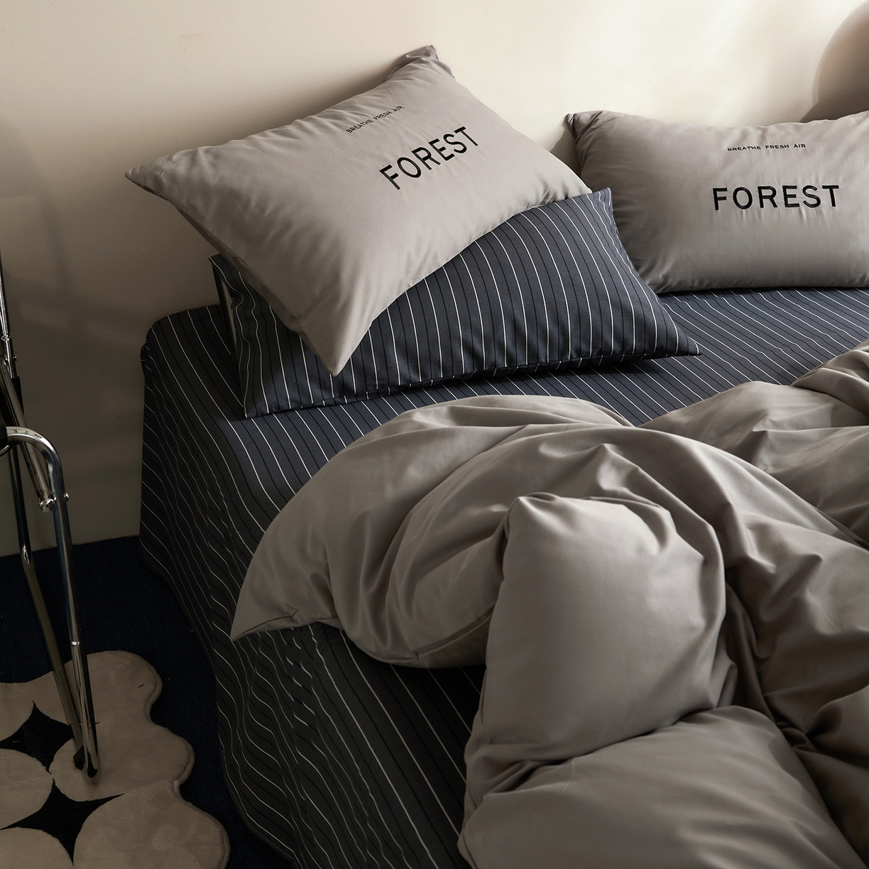 91家纺网 家纺一手货源 找家纺 怡家居 2025新款全棉60S磨毛绣花四件套--光栅系列 光栅-雅灰