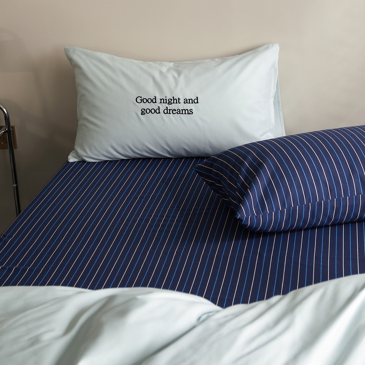 91家纺网 家纺一手货源 找家纺 怡家居 2025新款全棉60S磨毛绣花四件套--光栅系列 光栅-兰