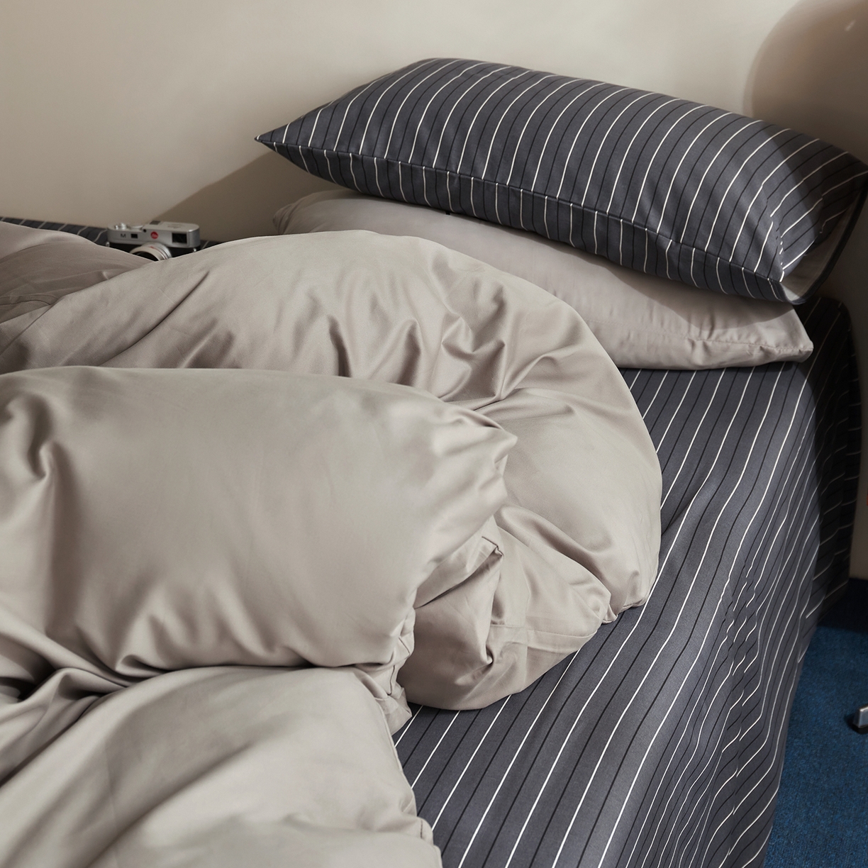 91家纺网 家纺一手货源 找家纺 怡家居 2025新款全棉60S磨毛绣花四件套--光栅系列 光栅-雅灰