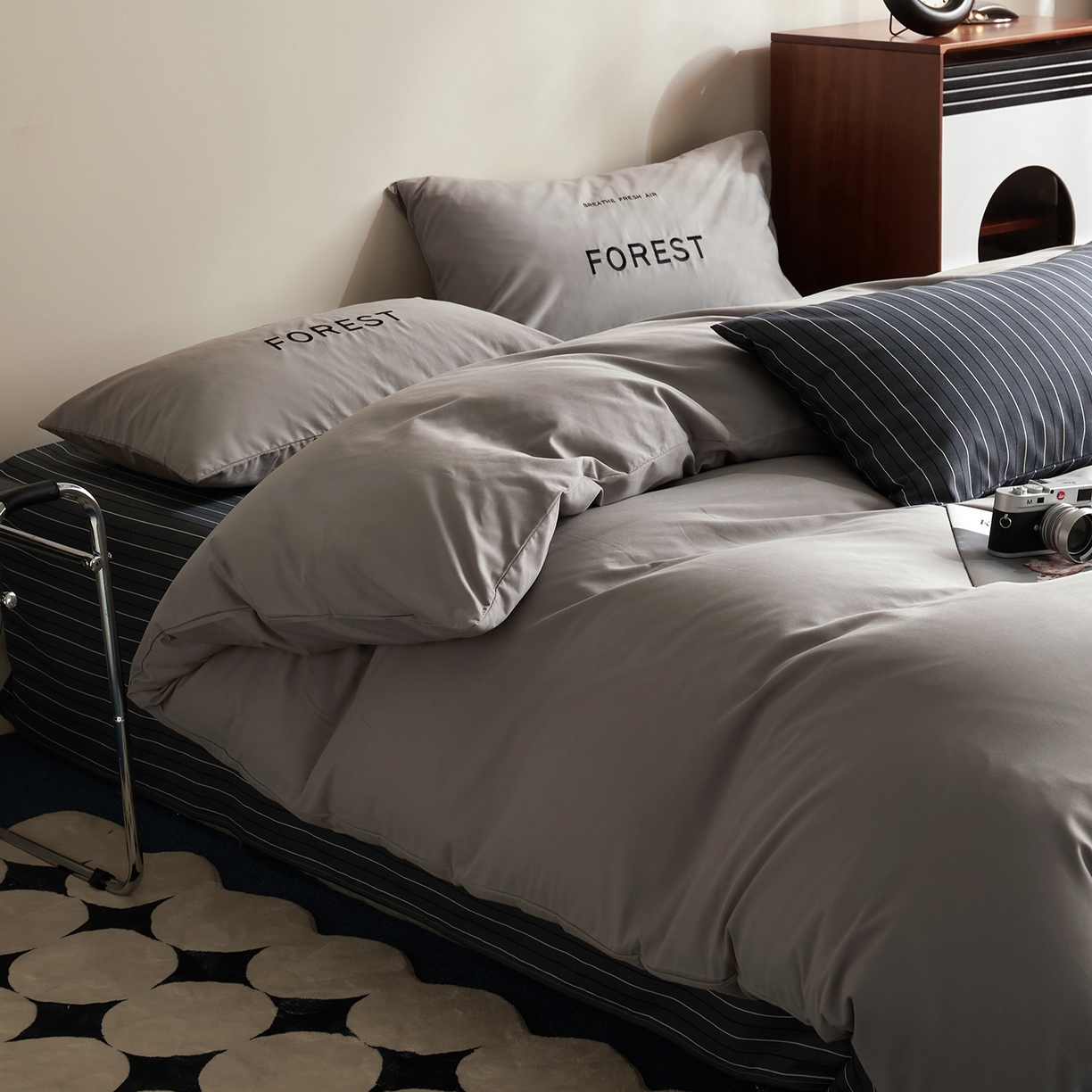 91家纺网 家纺一手货源 找家纺 怡家居 2025新款全棉60S磨毛绣花四件套--光栅系列 光栅-雅灰