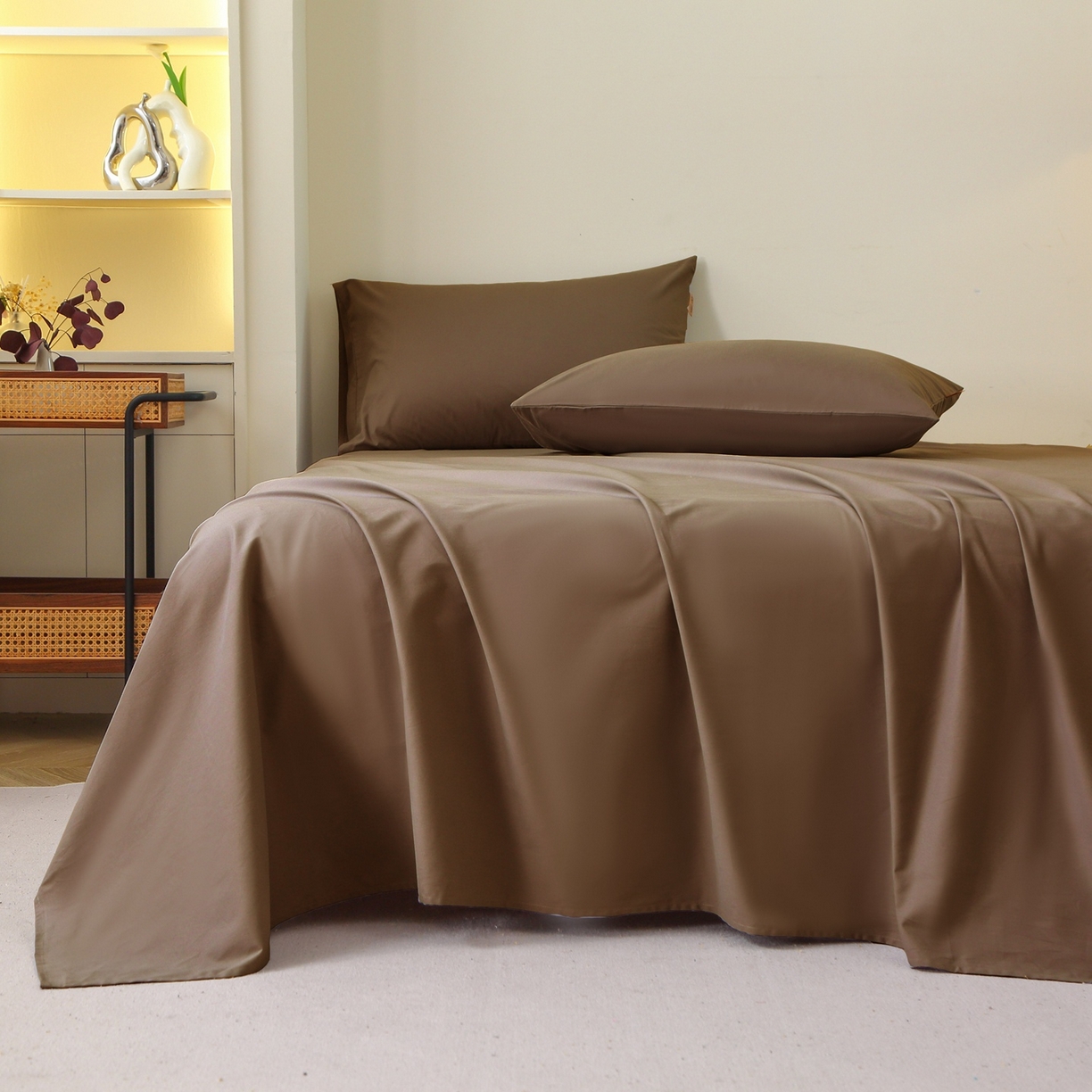 91家纺网 家纺一手货源 找家纺 晶缦家纺 2025新款100%纯棉13376纯色喷气全棉磨毛四件套和单品被套床单床笠枕套-单床单 暖芸馨-枯茶棕