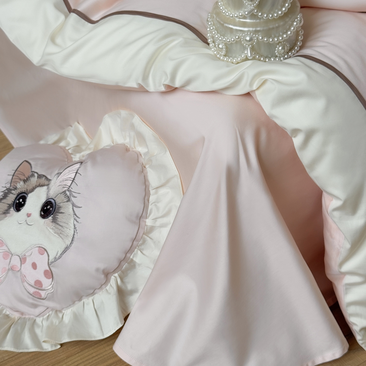 91家纺网 家纺一手货源 找家纺 佳汐蓝家纺 2025新款百支全棉长绒棉贡缎四件套-布偶猫 布偶猫 粉