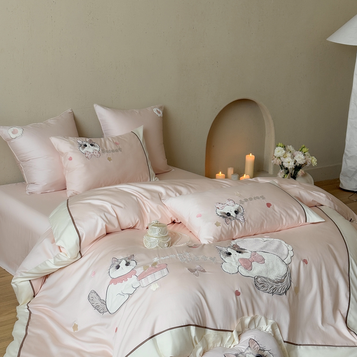 91家纺网 家纺一手货源 找家纺 佳汐蓝家纺 2025新款百支全棉长绒棉贡缎四件套-布偶猫 布偶猫 粉