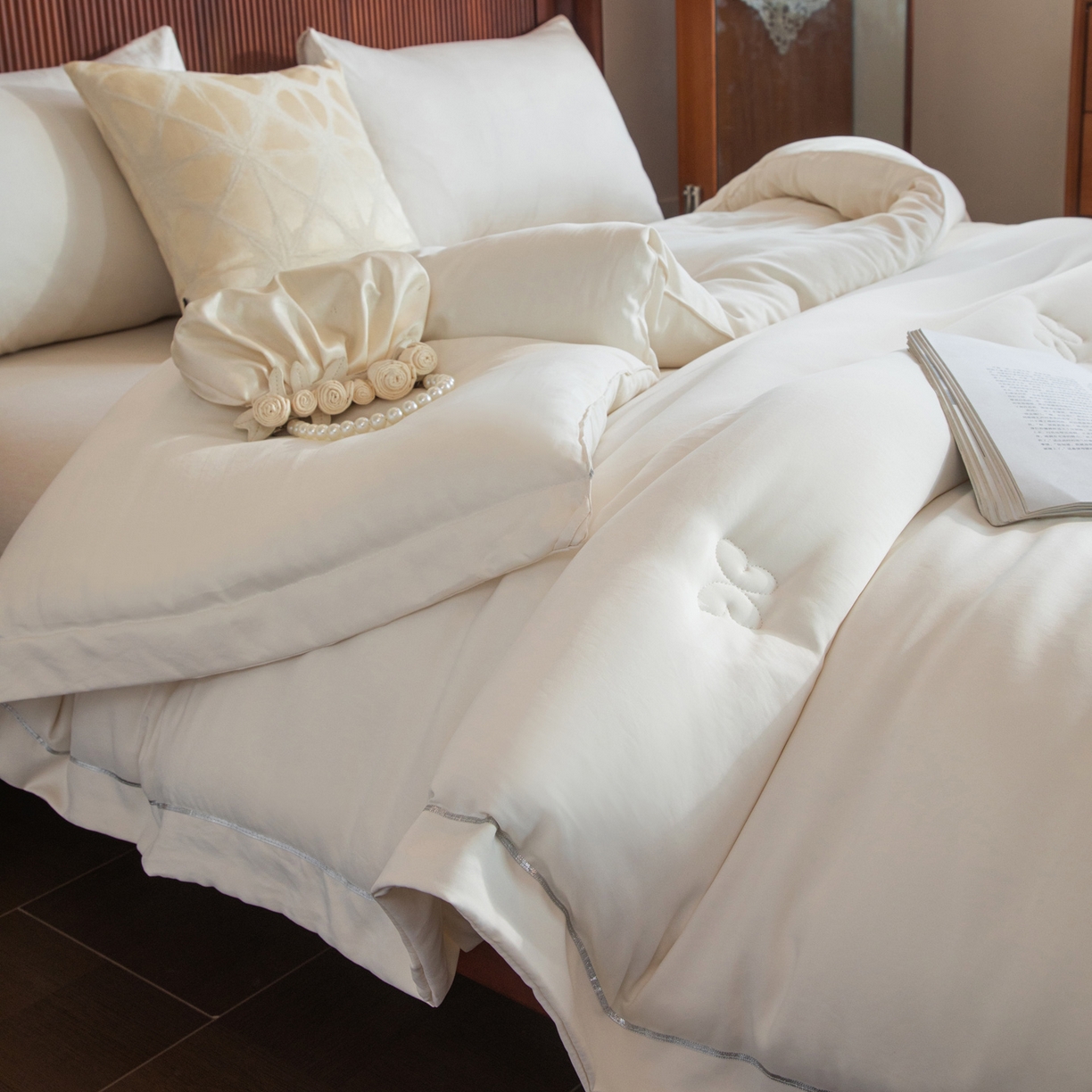 91家纺网 家纺一手货源 找家纺 大世界被王 2025新款蚕蛹蛋白冬被被子被芯 米蚕蛹蛋白