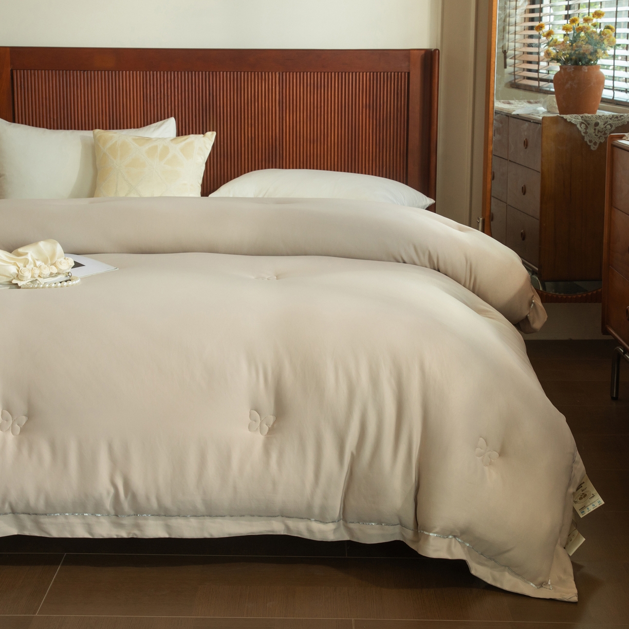 91家纺网 家纺一手货源 找家纺 大世界被王 2025新款蚕蛹蛋白冬被被子被芯 咖蚕蛹蛋白