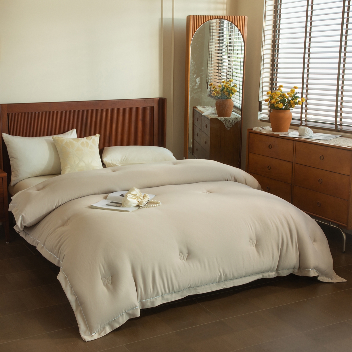 91家纺网 家纺一手货源 找家纺 大世界被王 2025新款蚕蛹蛋白冬被被子被芯 咖蚕蛹蛋白