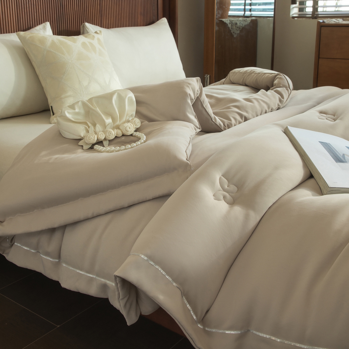 91家纺网 家纺一手货源 找家纺 大世界被王 2025新款蚕蛹蛋白冬被被子被芯 咖蚕蛹蛋白