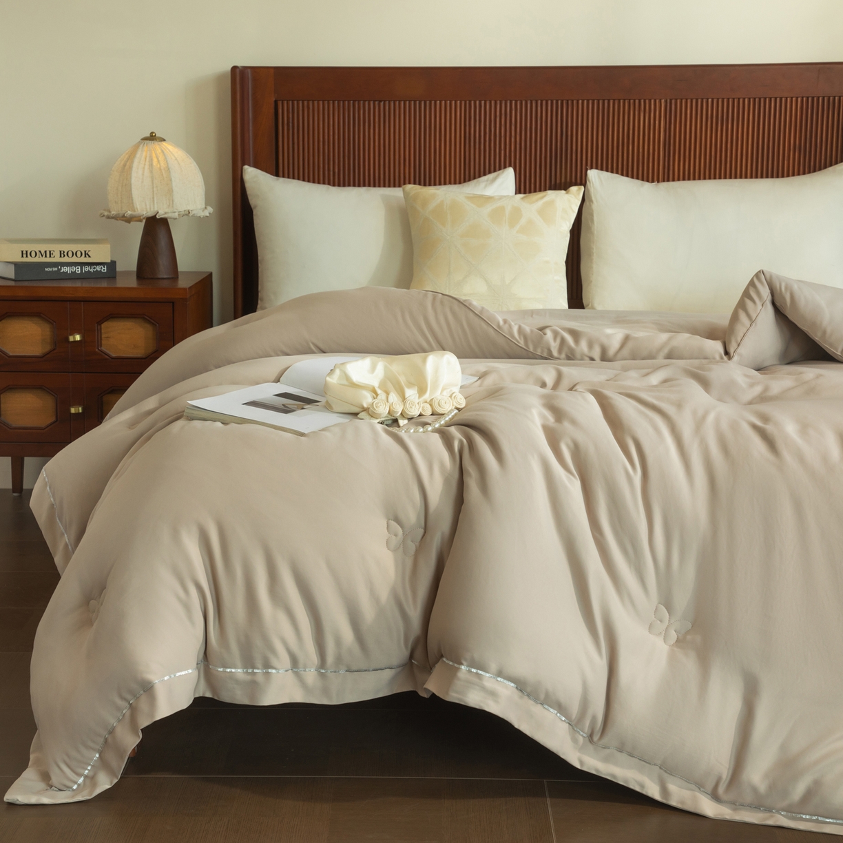 91家纺网 家纺一手货源 找家纺 大世界被王 2025新款蚕蛹蛋白冬被被子被芯 咖蚕蛹蛋白