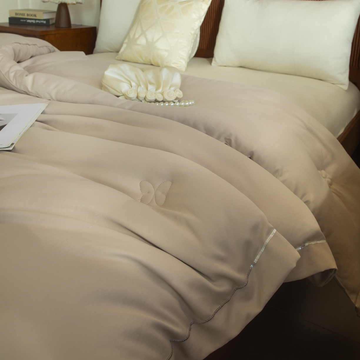 91家纺网 家纺一手货源 找家纺 大世界被王 2025新款蚕蛹蛋白冬被被子被芯 咖蚕蛹蛋白