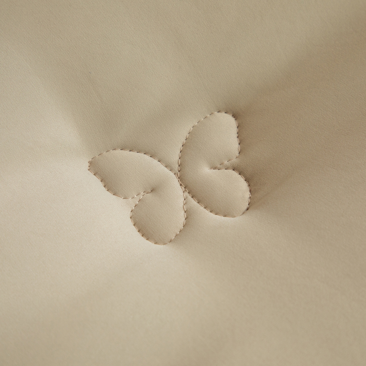 91家纺网 家纺一手货源 找家纺 大世界被王 2025新款蚕蛹蛋白冬被被子被芯 咖蚕蛹蛋白