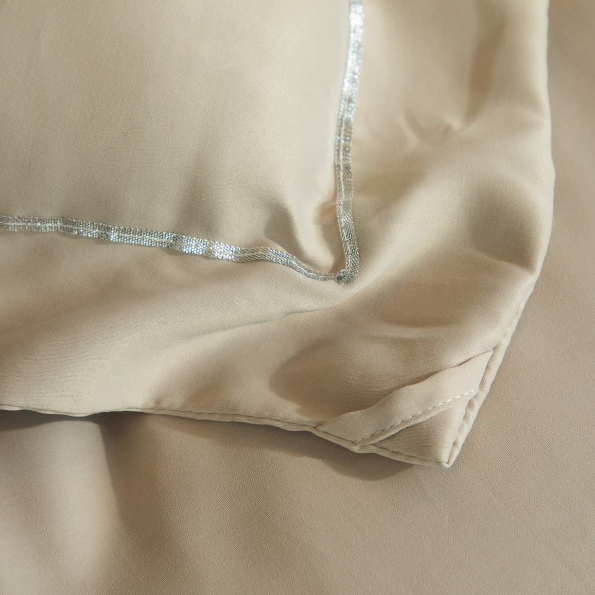 91家纺网 家纺一手货源 找家纺 大世界被王 2025新款蚕蛹蛋白冬被被子被芯 咖蚕蛹蛋白