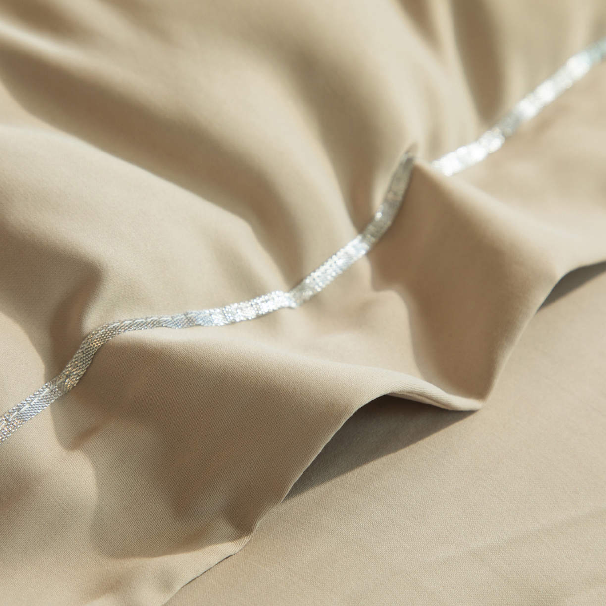 91家纺网 家纺一手货源 找家纺 大世界被王 2025新款蚕蛹蛋白冬被被子被芯 咖蚕蛹蛋白