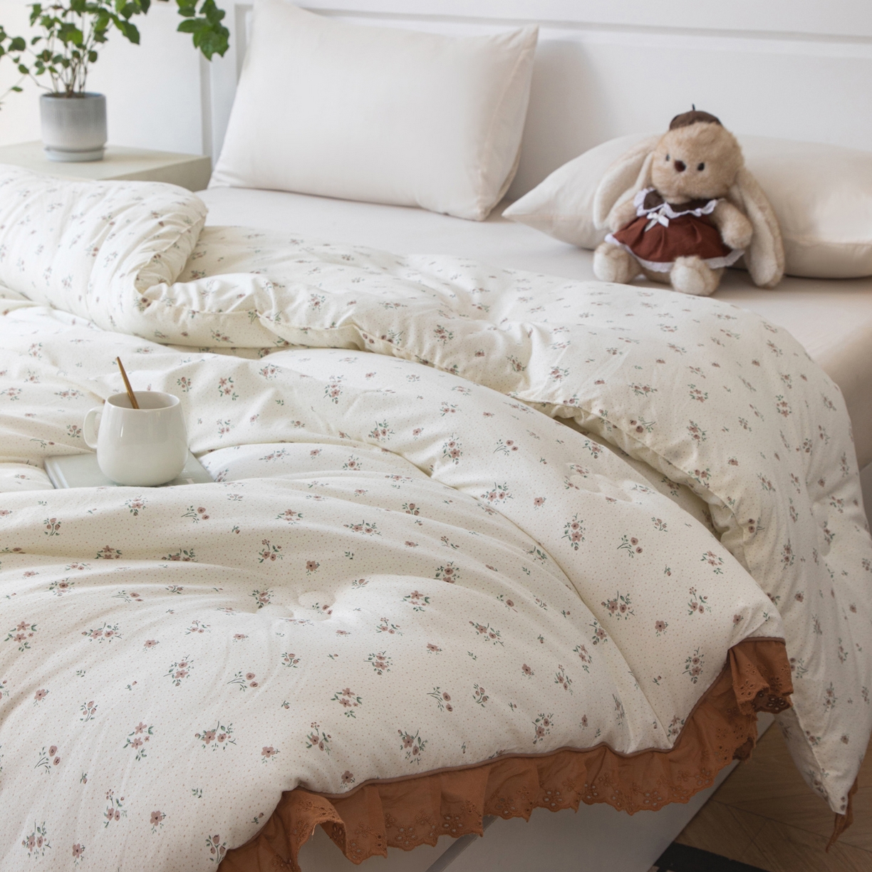 91家纺网 家纺一手货源 找家纺 大世界被王 2025新款糯糯棉韩系花边冬被被子被芯 秋意