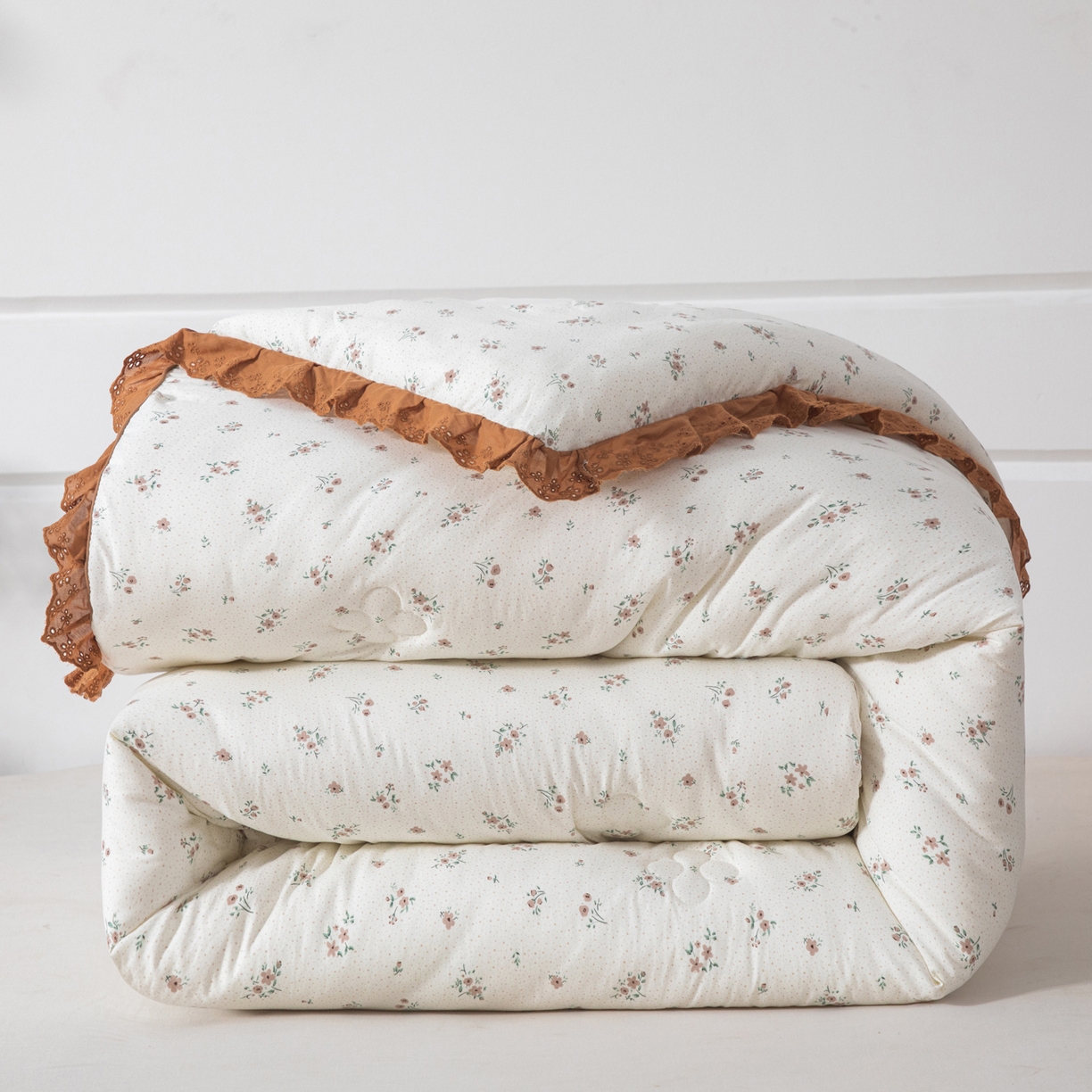 91家纺网 家纺一手货源 找家纺 大世界被王 2025新款糯糯棉韩系花边冬被被子被芯 秋意