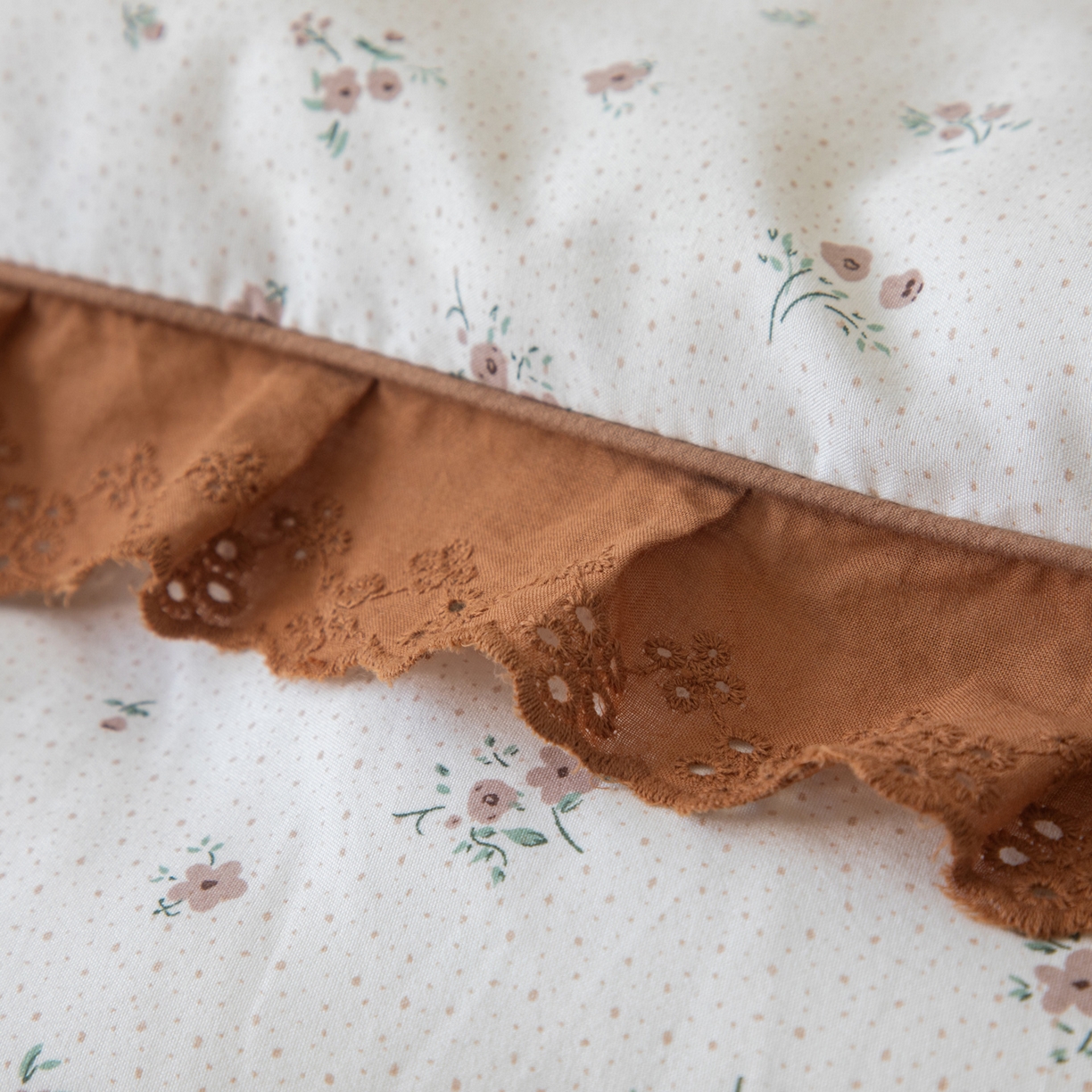 91家纺网 家纺一手货源 找家纺 大世界被王 2025新款糯糯棉韩系花边冬被被子被芯 秋意