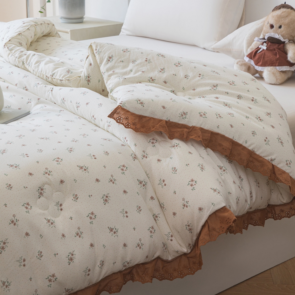 91家纺网 家纺一手货源 找家纺 大世界被王 2025新款糯糯棉韩系花边冬被被子被芯 秋意