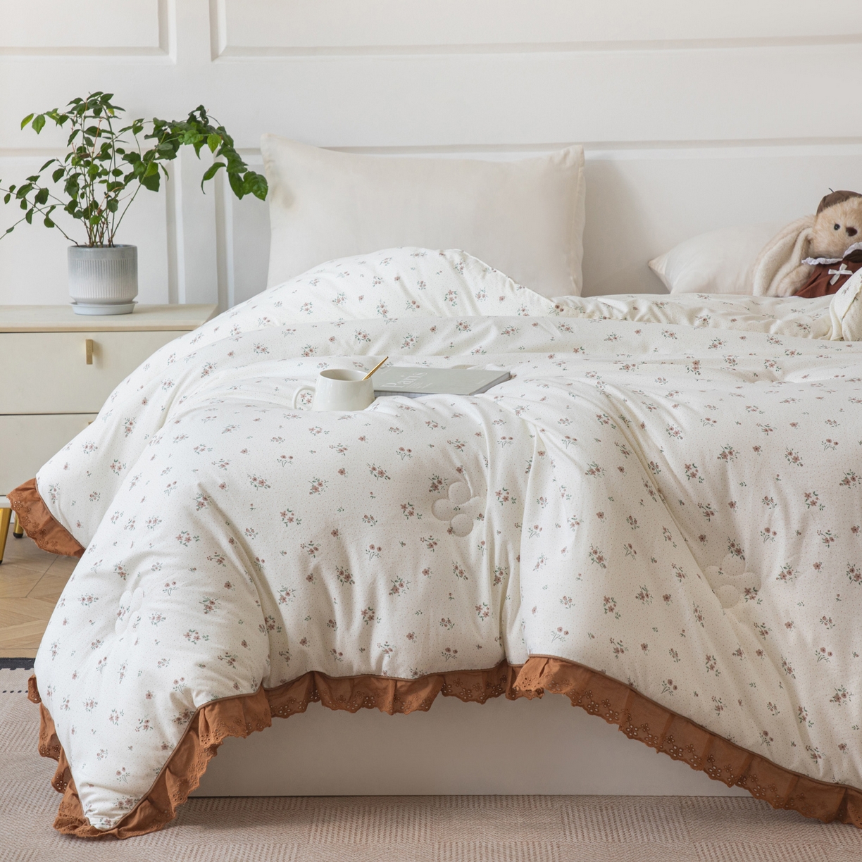 91家纺网 家纺一手货源 找家纺 大世界被王 2025新款糯糯棉韩系花边冬被被子被芯 秋意