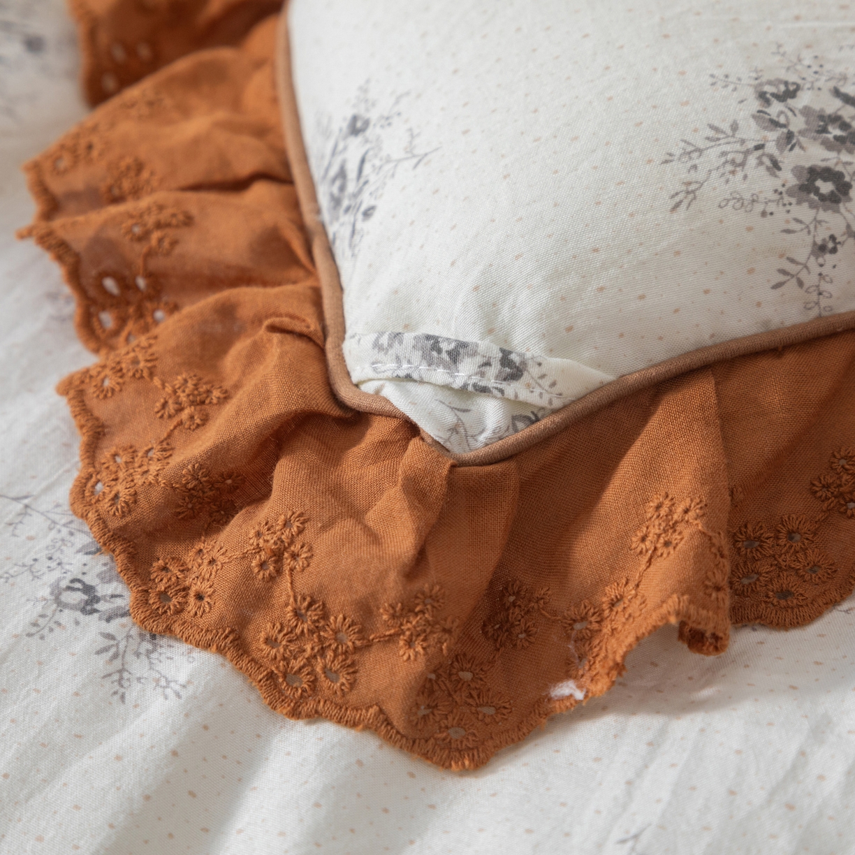 91家纺网 家纺一手货源 找家纺 大世界被王 2025新款糯糯棉韩系花边冬被被子被芯 木槿