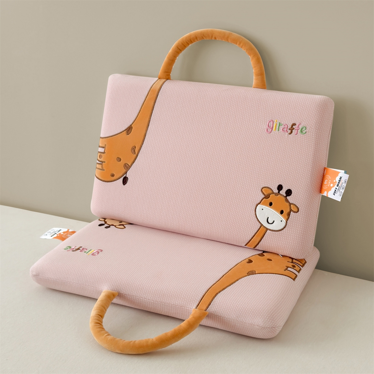 91家纺网 家纺一手货源 找家纺 （总）麦肯锡 2025新款长颈鹿面包儿童记忆枕 枕头枕芯