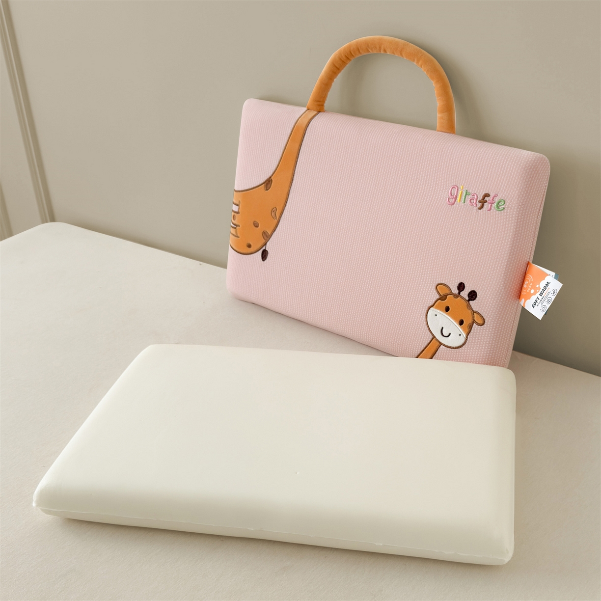 91家纺网 家纺一手货源 找家纺 （总）麦肯锡 2025新款长颈鹿面包儿童记忆枕 枕头枕芯