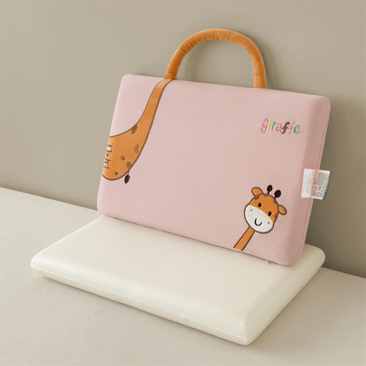 91家纺网 家纺一手货源 找家纺 （总）麦肯锡 2025新款长颈鹿面包儿童记忆枕 枕头枕芯