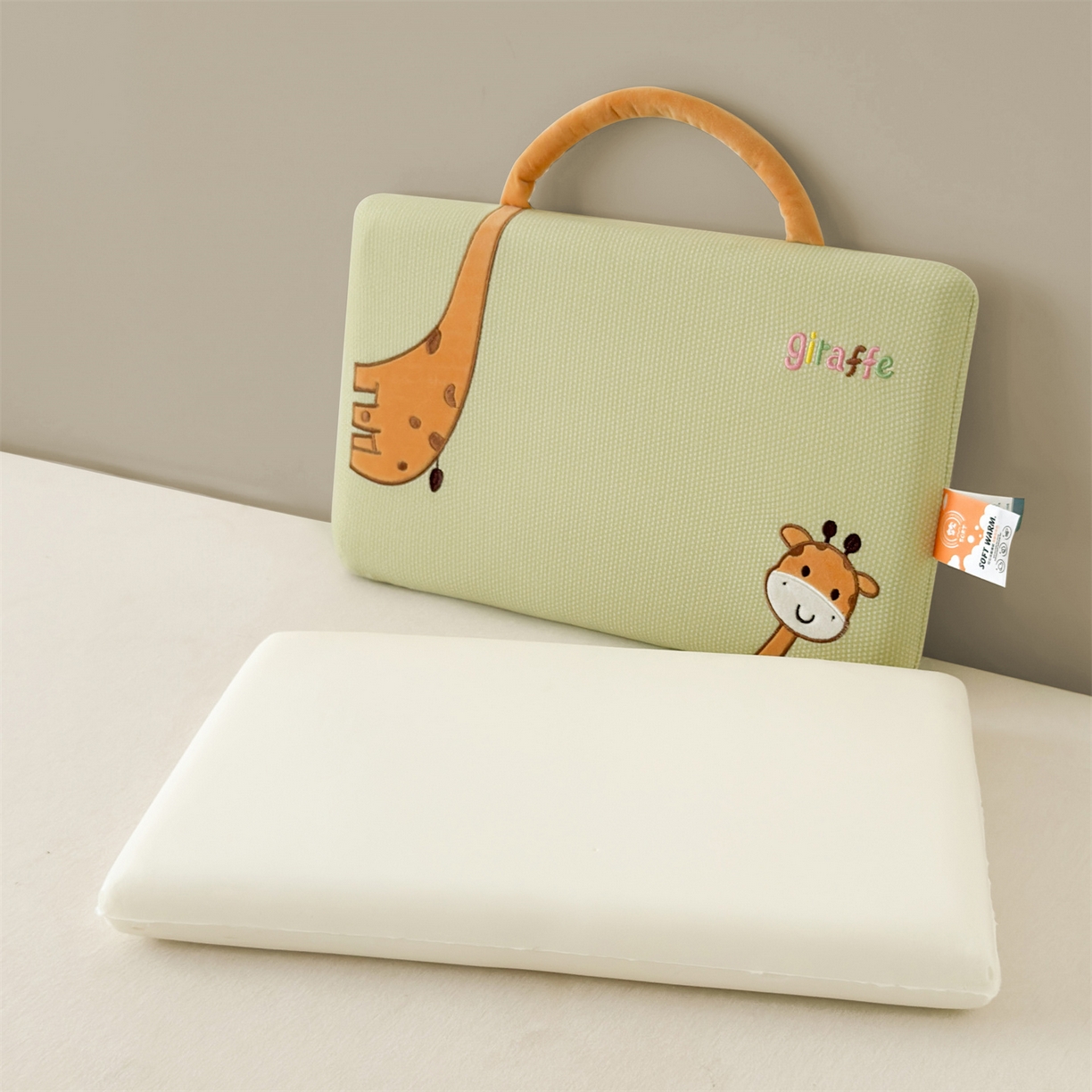 91家纺网 家纺一手货源 找家纺 麦肯锡 2025新款长颈鹿面包儿童记忆枕 枕头枕芯 绿色/只