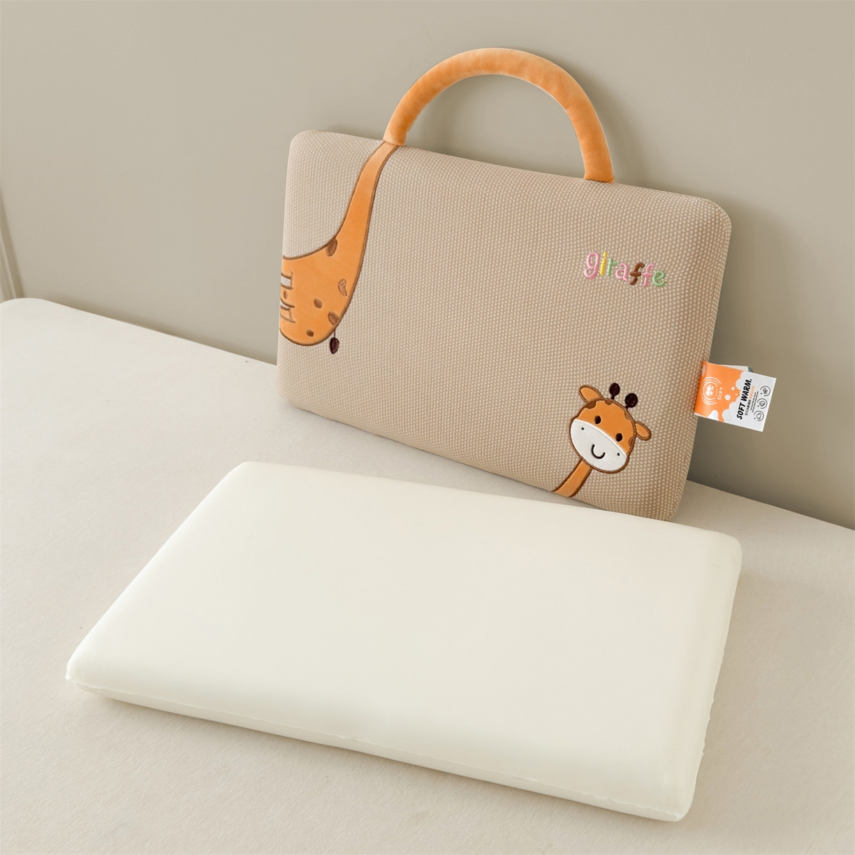 91家纺网 家纺一手货源 找家纺 麦肯锡 2025新款长颈鹿面包儿童记忆枕 枕头枕芯 咖色/只