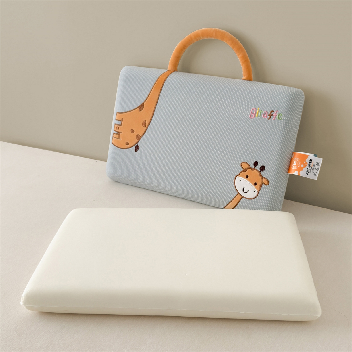 91家纺网 家纺一手货源 找家纺 麦肯锡 2025新款长颈鹿面包儿童记忆枕 枕头枕芯 蓝色/只