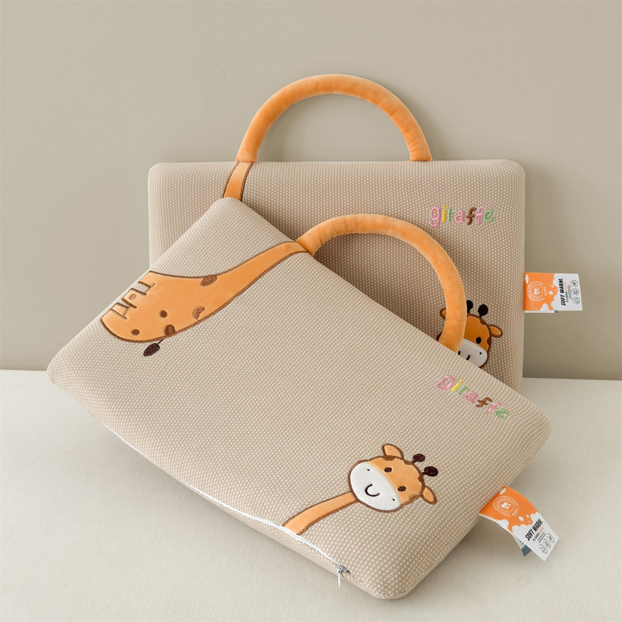 91家纺网 家纺一手货源 找家纺 麦肯锡 2025新款长颈鹿面包儿童记忆枕 枕头枕芯 咖色/只