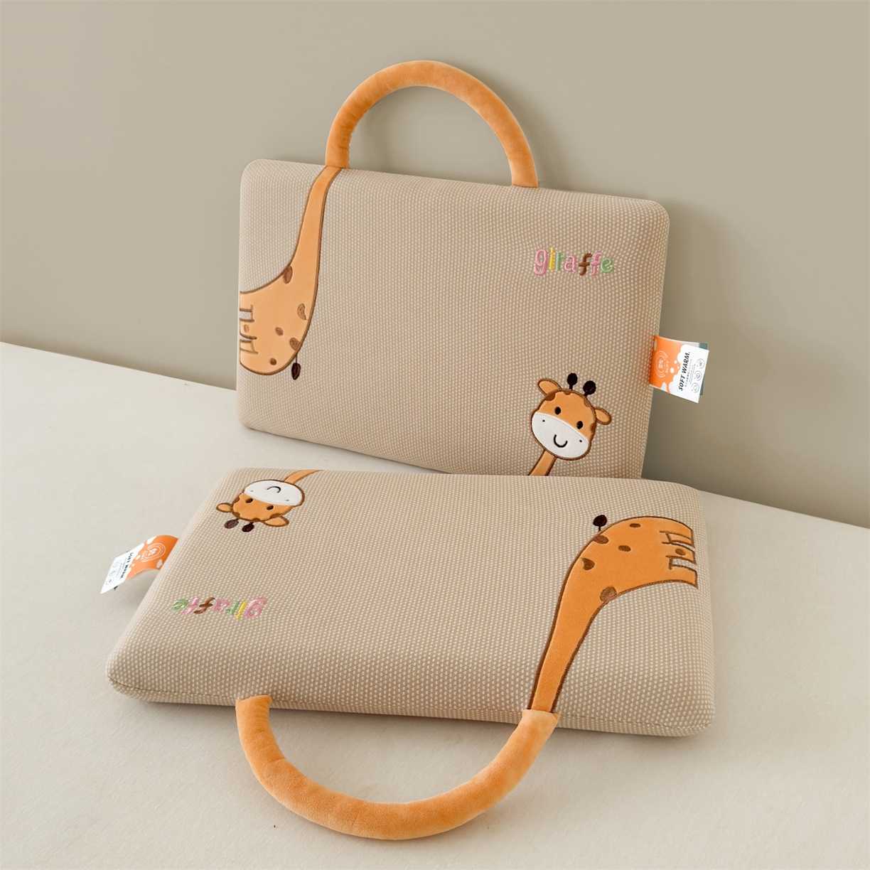 91家纺网 家纺一手货源 找家纺 麦肯锡 2025新款长颈鹿面包儿童记忆枕 枕头枕芯 咖色/只