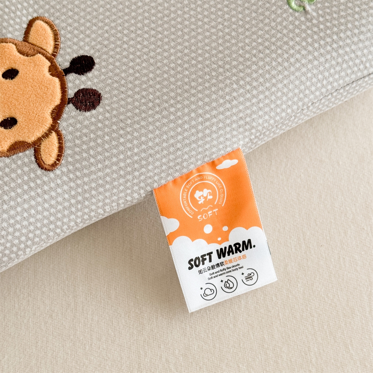 91家纺网 家纺一手货源 找家纺 麦肯锡 2025新款长颈鹿面包儿童记忆枕 枕头枕芯 灰色/对